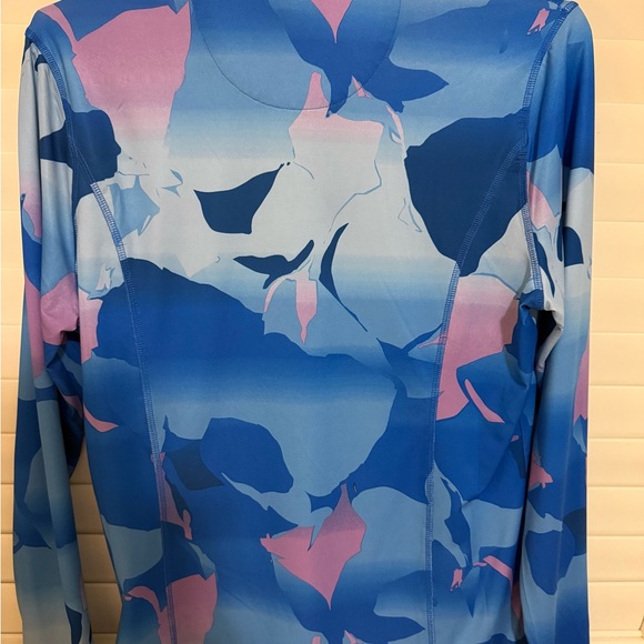 🍀🍀🍀 sale 3 items for $30✅Callaway Women's Blue and Pink Floral Top - Picture 3 of 4